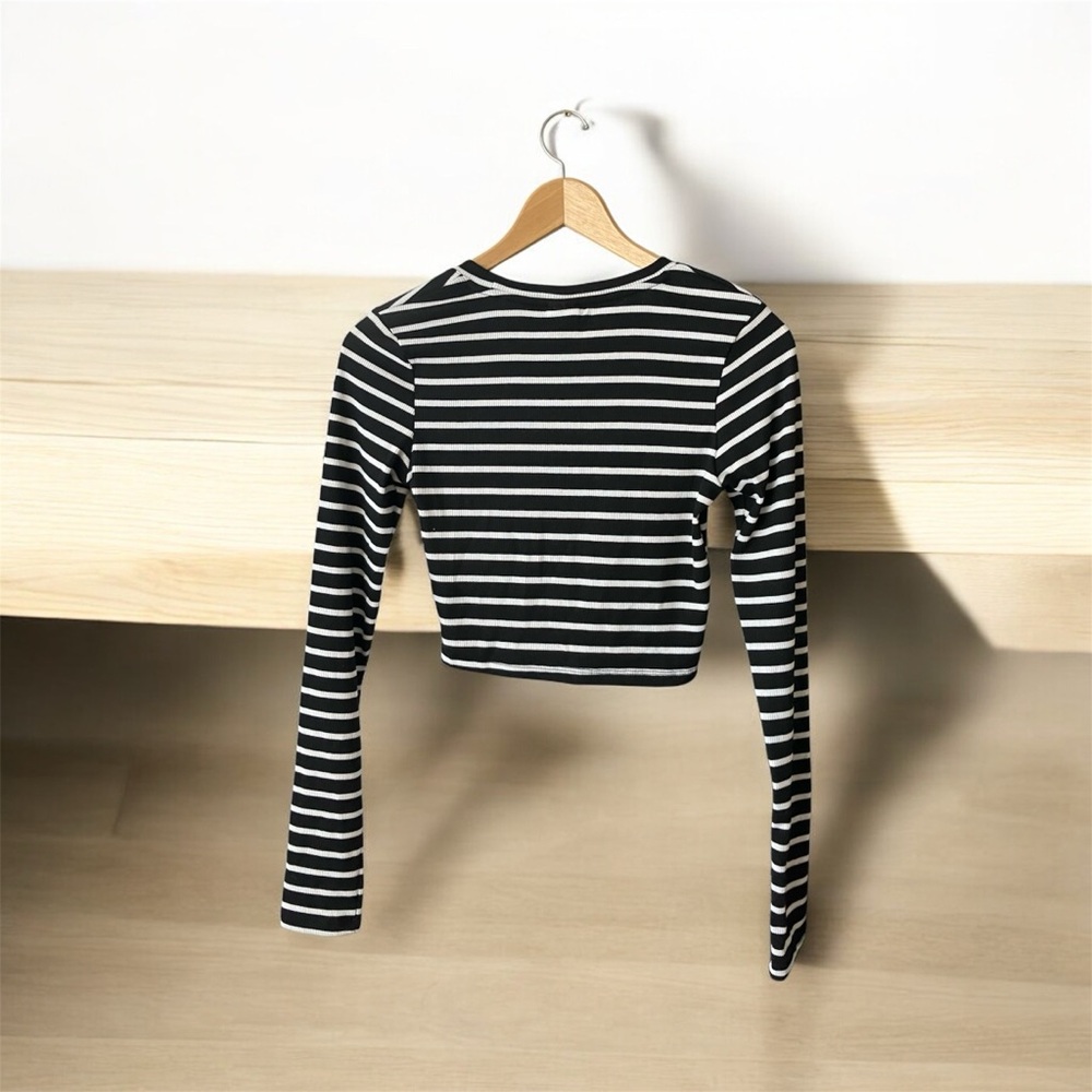 NEW Jo & Co Black & White Striped Crop Top Long Sleeve Size Small Trendy Chic - Picture 2 of 5